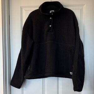 The North Face Women’s Black Fleece Pullover